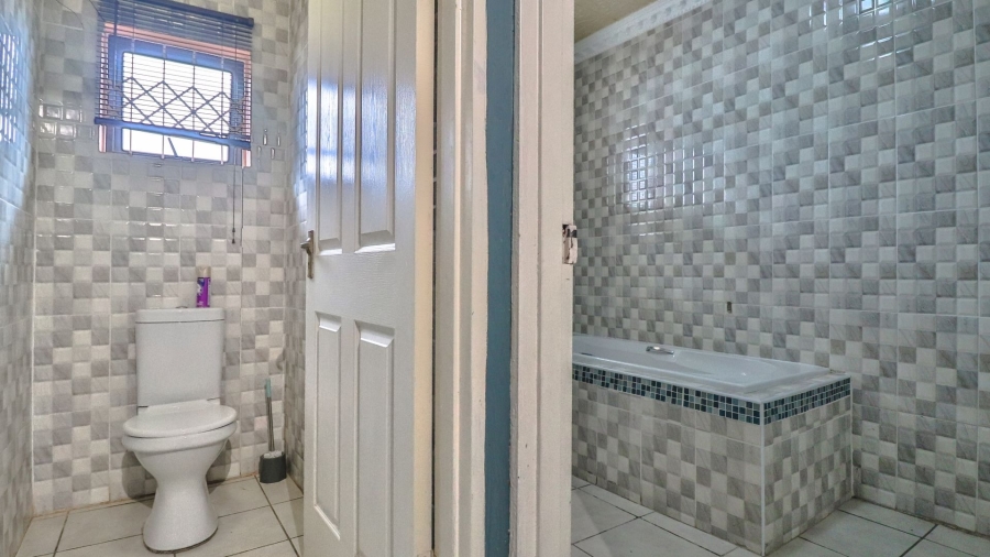 4 Bedroom Property for Sale in Amalinda Eastern Cape